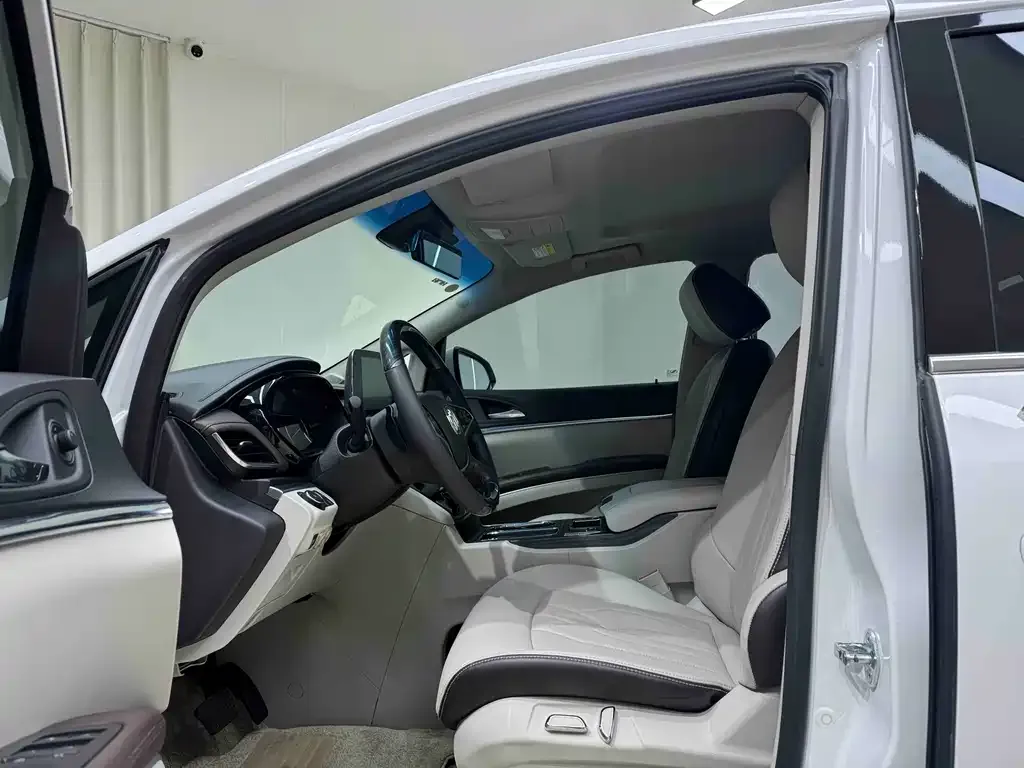 Buick GL8 2022 из CN, фото 3