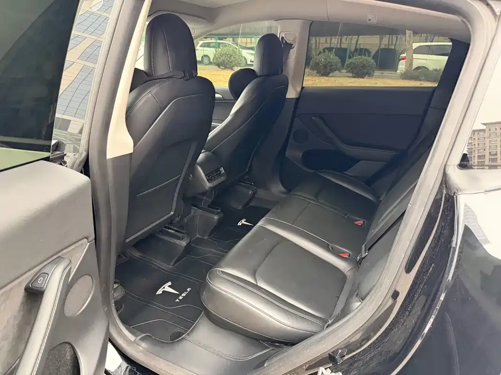 Tesla Model Y — фото 5