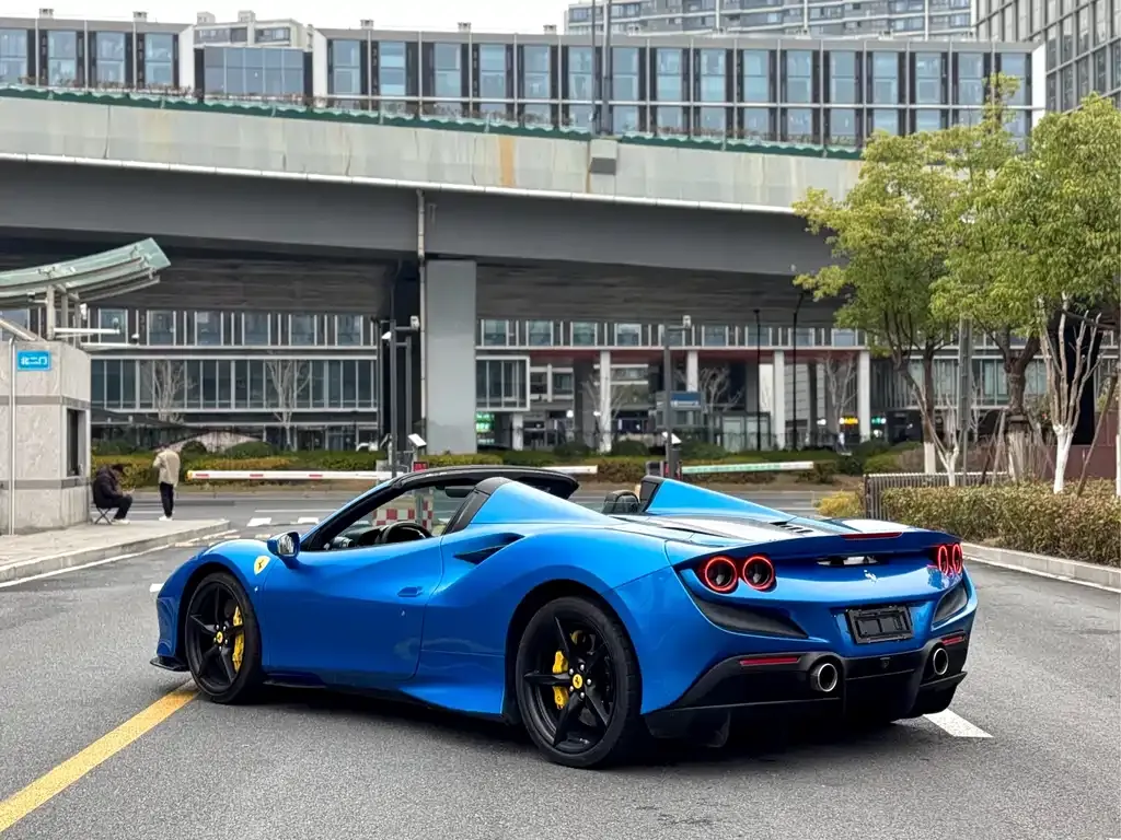 Ferrari F8 — фото 6