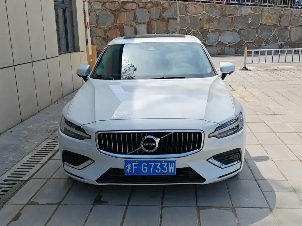 Volvo S60 — фото 4