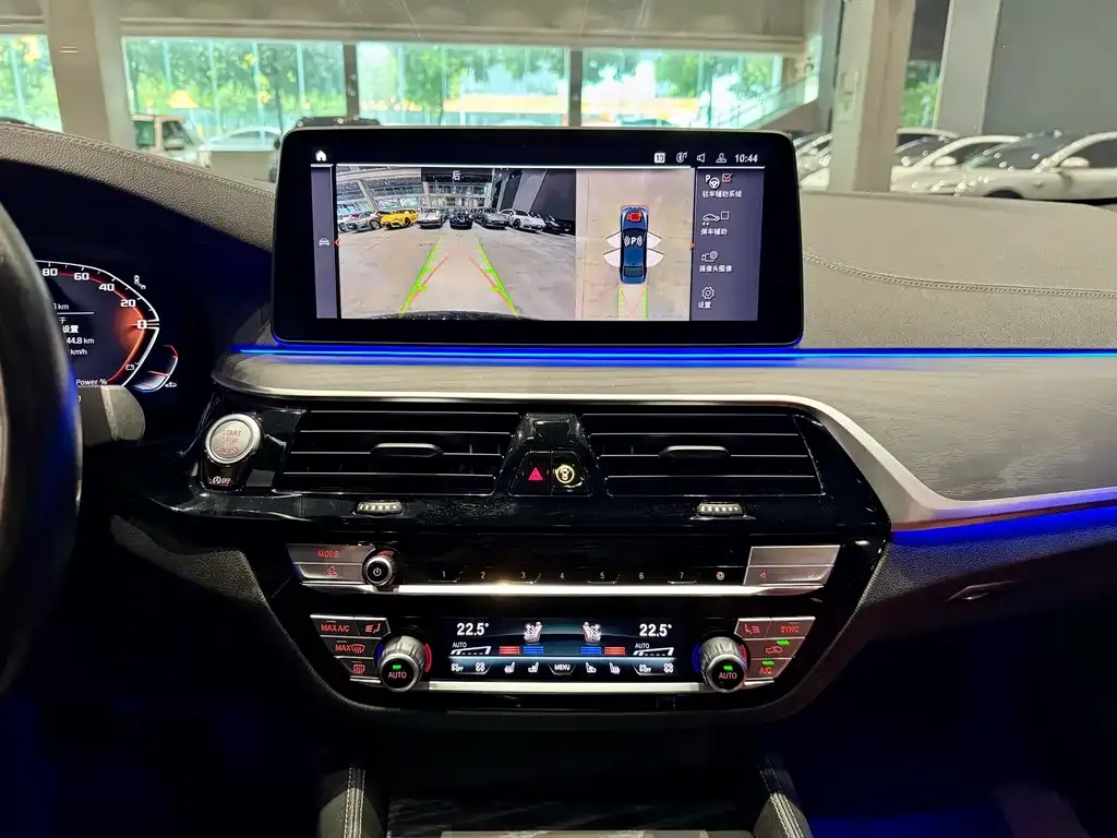 BMW 5 Series 2023 из CN, фото 9
