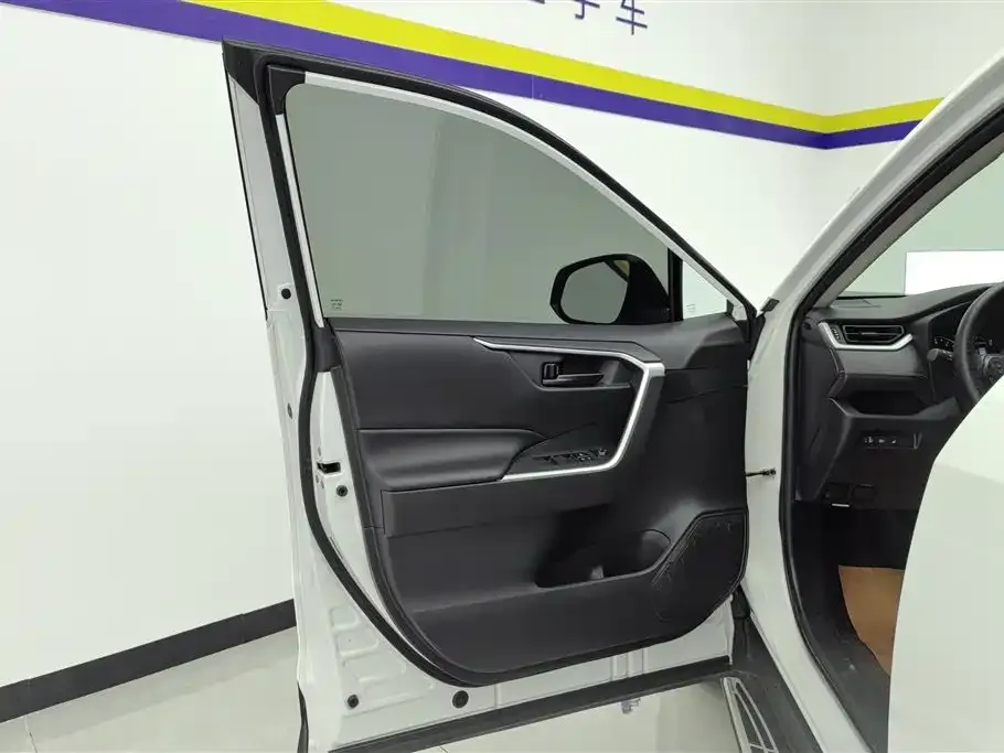 Toyota RAV4 2022 из CN, фото 2