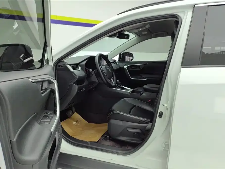 Toyota RAV4 2022 из CN, фото 10