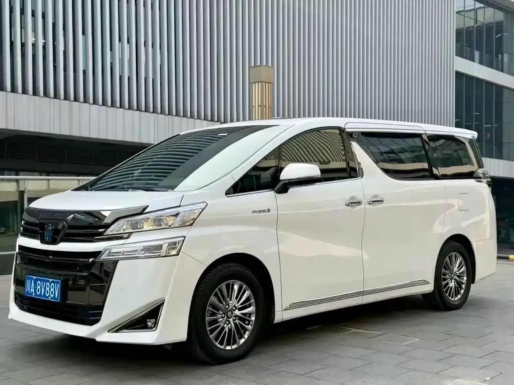Toyota Vellfire — фото 1
