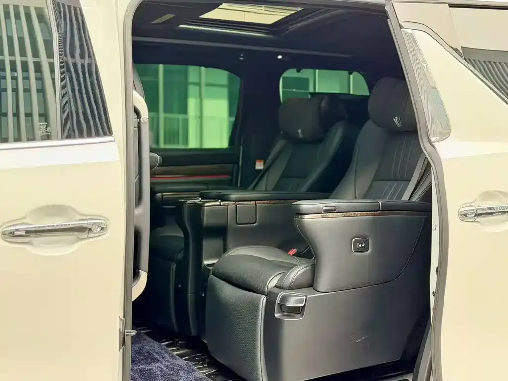 Toyota Vellfire — фото 7