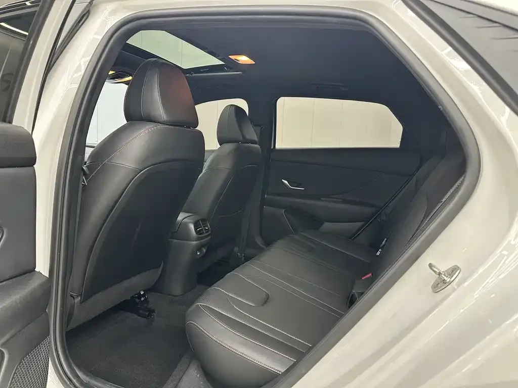 Hyundai Elantra 2023 из CN, фото 5