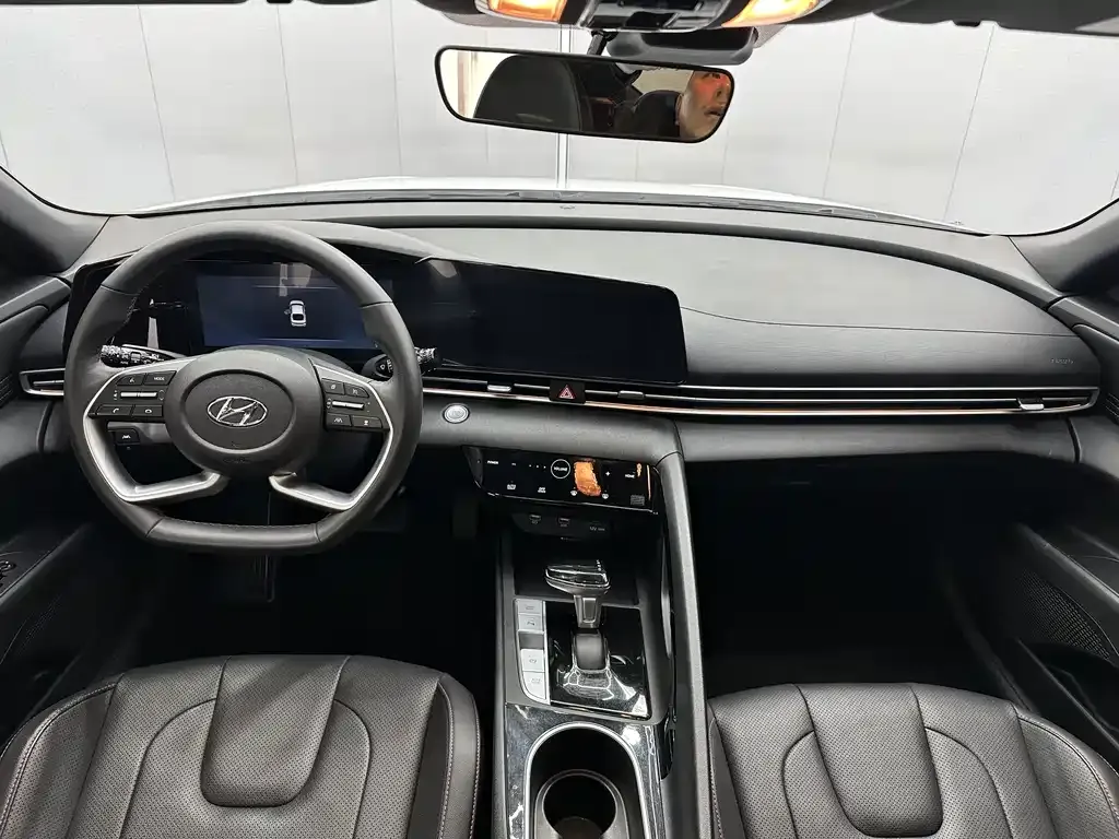 Hyundai Elantra 2023 из CN, фото 8