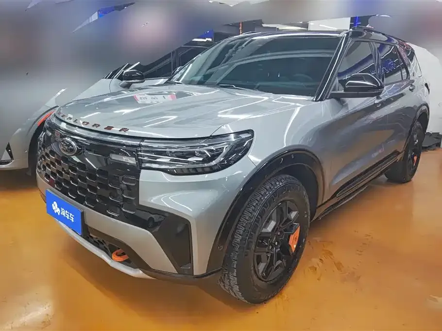 Ford Explorer 2023 из CN, фото 1