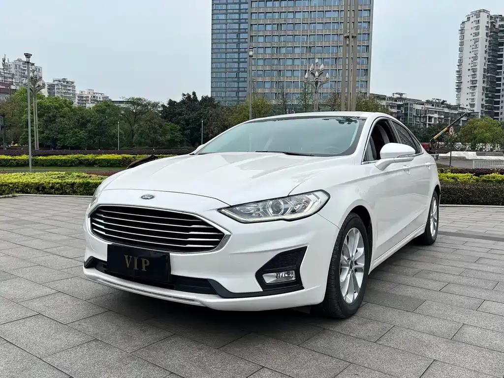 Ford Mondeo — фото 1