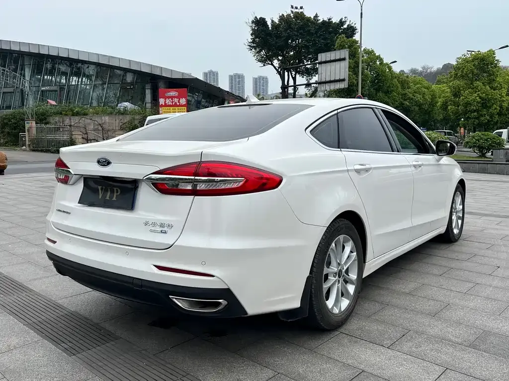 Ford Mondeo — фото 10