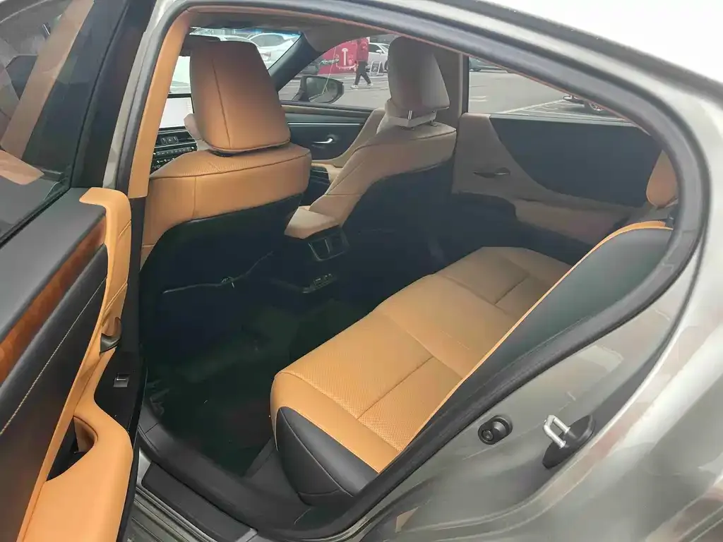 Lexus ES 2023 из CN, фото 2