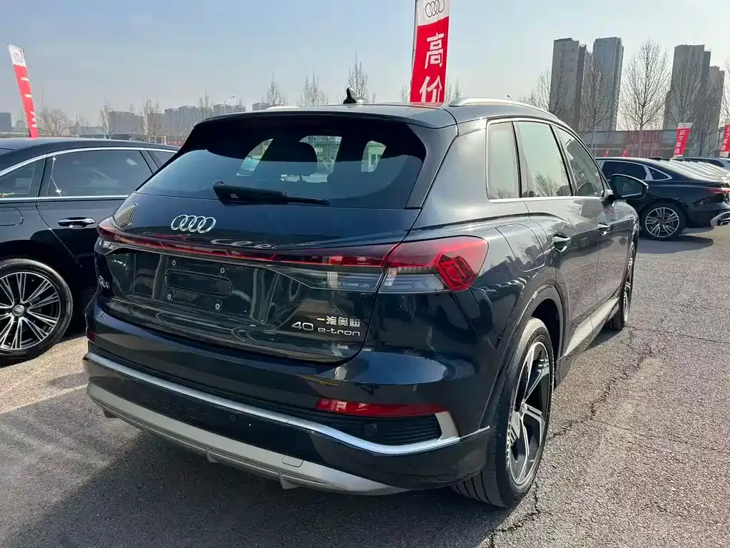 Audi Q4 e-tron — фото 10