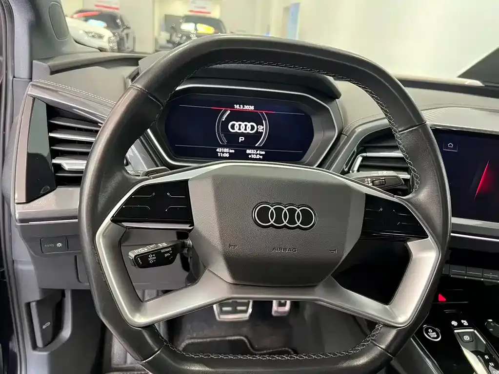 Audi Q4 e-tron — фото 8