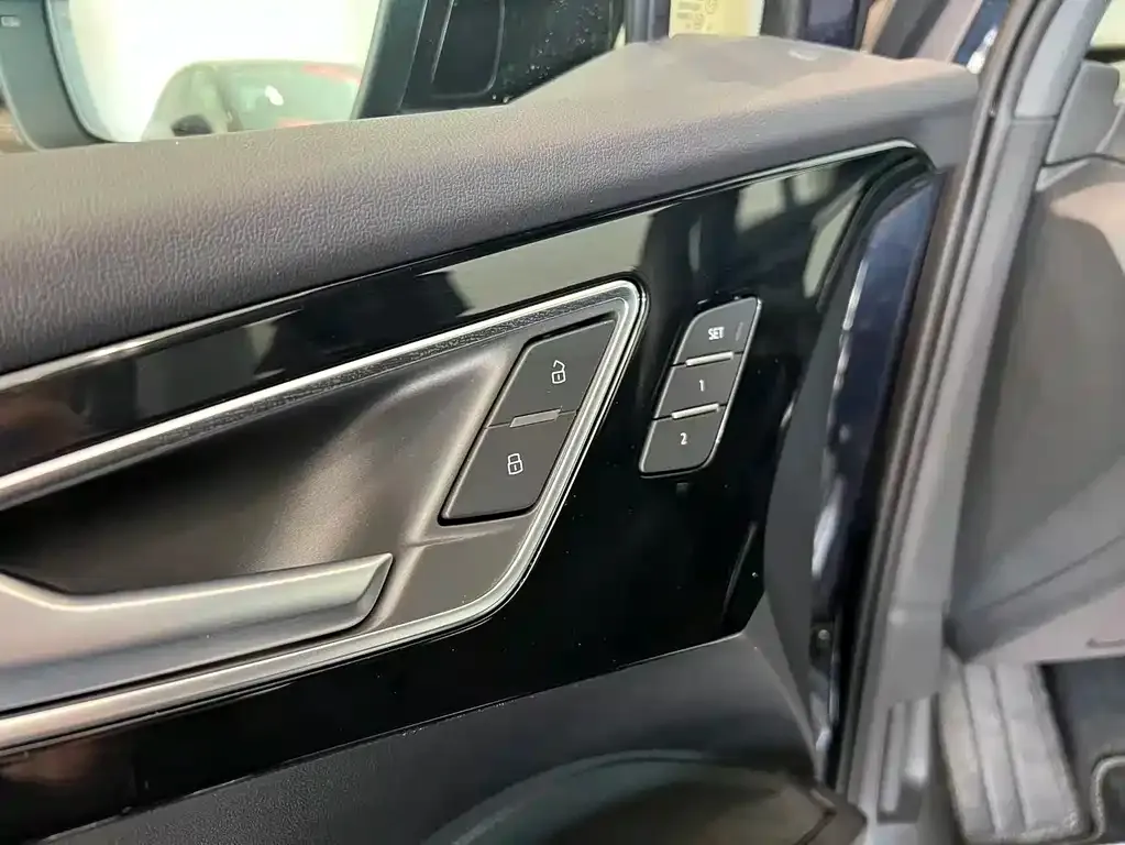 Audi Q4 e-tron — фото 4