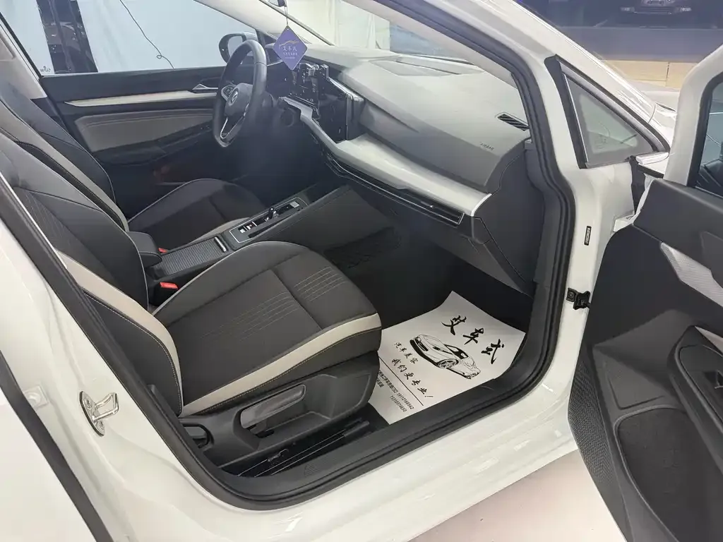 Volkswagen Golf 2022 из CN, фото 9