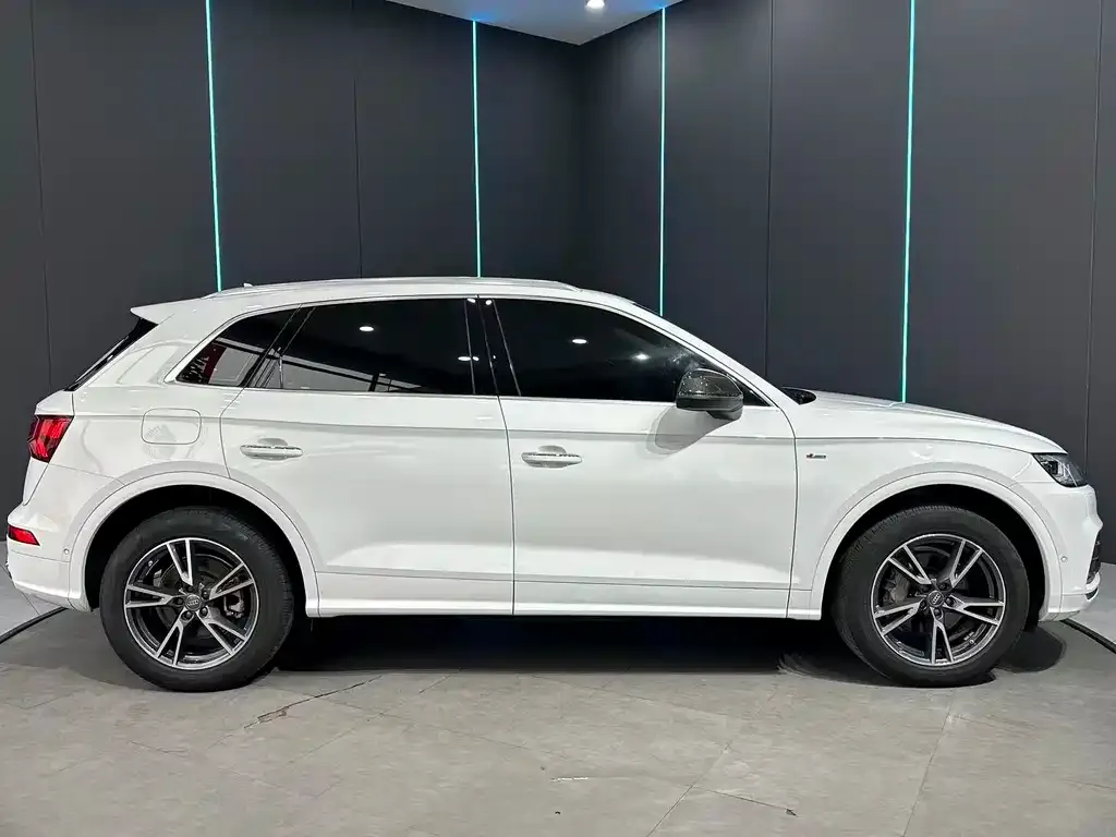 Audi Q5L 2021 из CN, фото 3