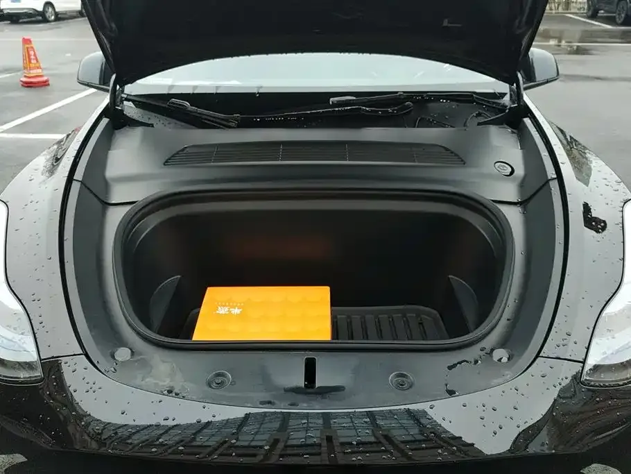 Tesla Model Y 2023 из CN, фото 2