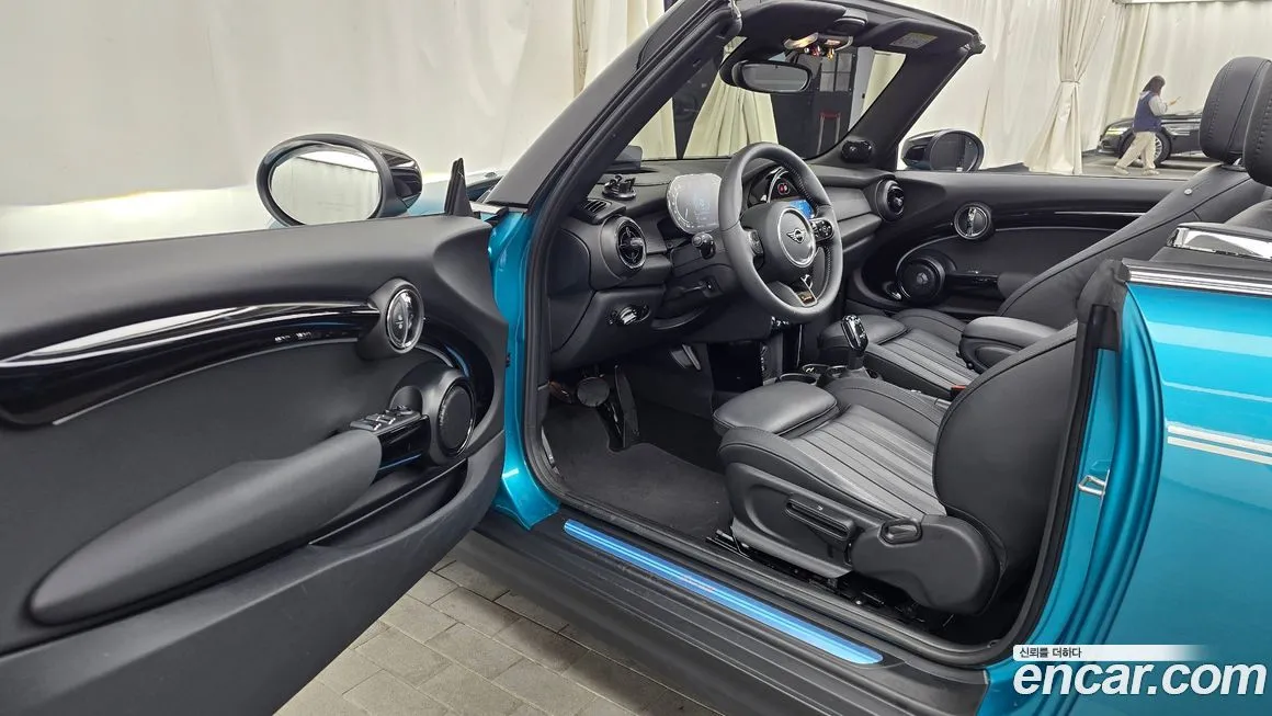 Mini Cooper Convertible 2023 из KR, фото 5