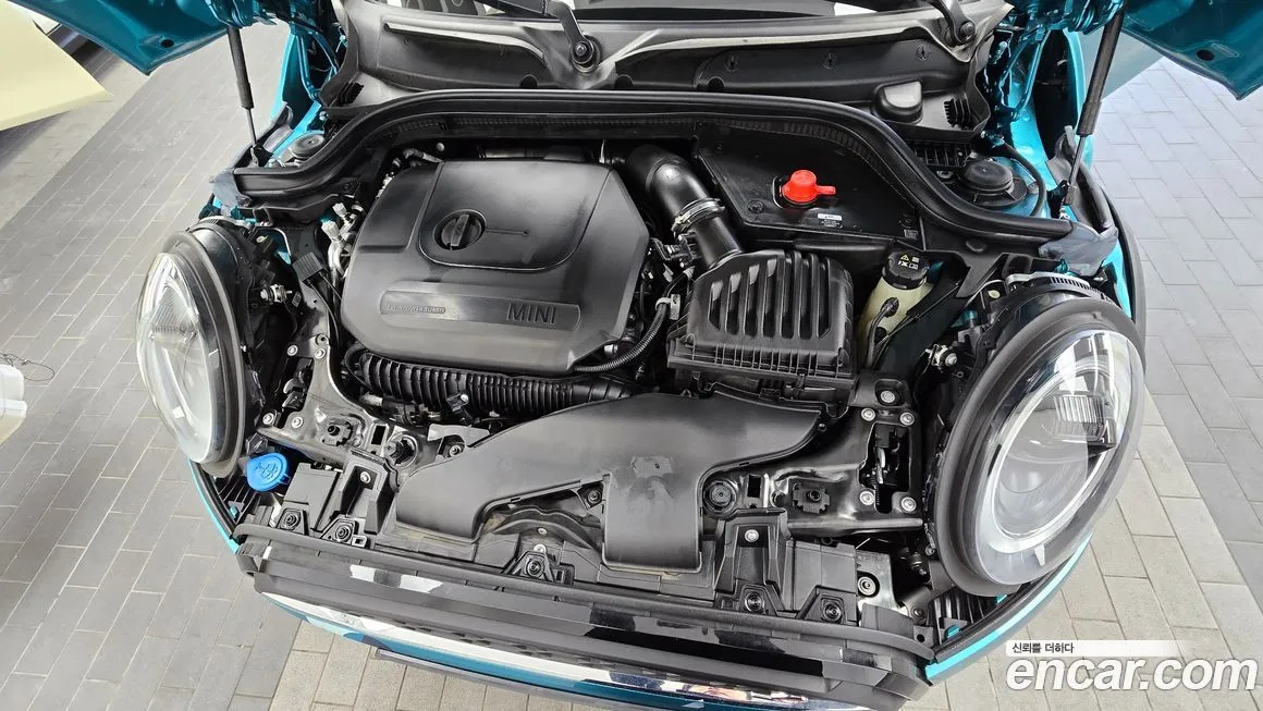Mini Cooper Convertible 2023 из KR, фото 10