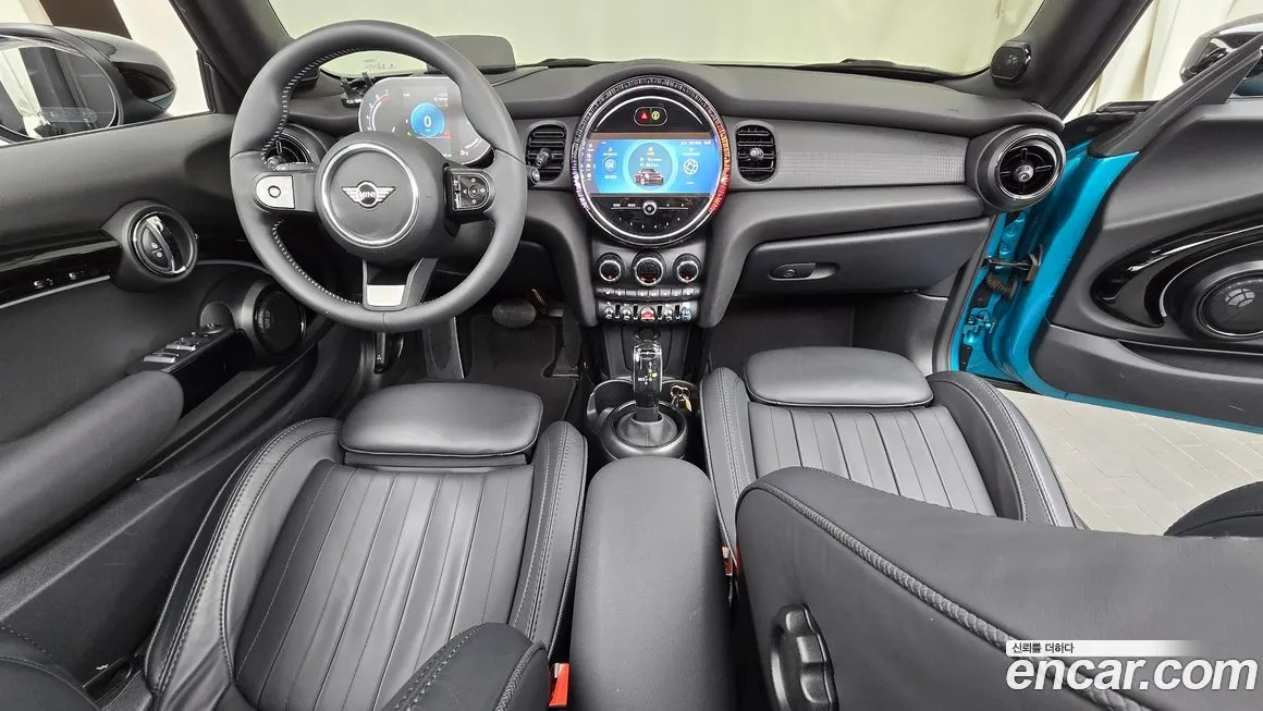 Mini Cooper Convertible 2023 из KR, фото 9