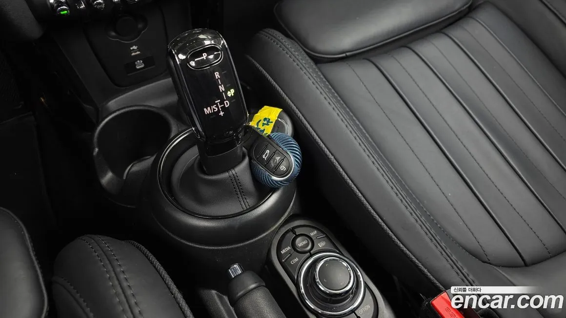 Mini Cooper Convertible 2023 из KR, фото 6