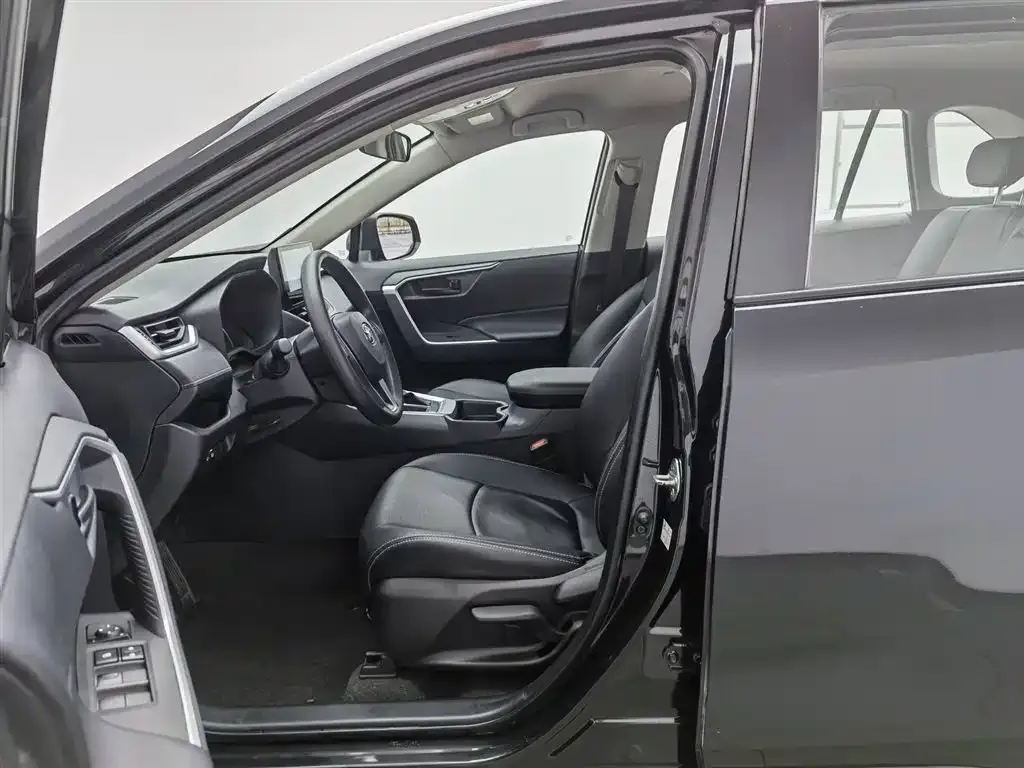 Toyota RAV4 2023 из CN, фото 6