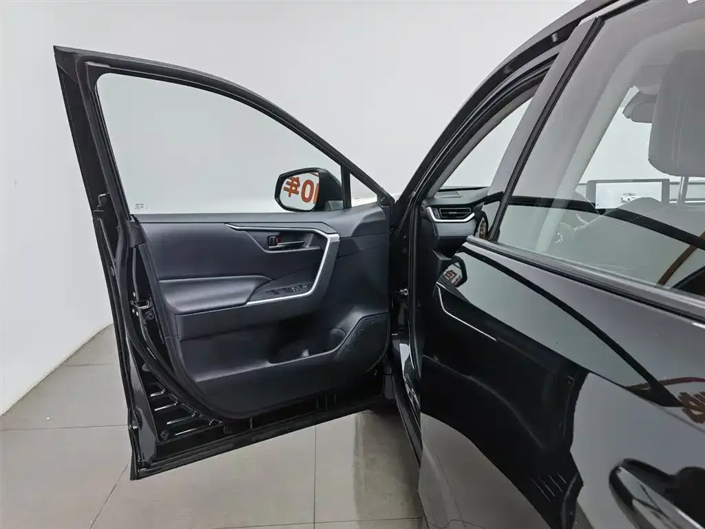 Toyota RAV4 2023 из CN, фото 8