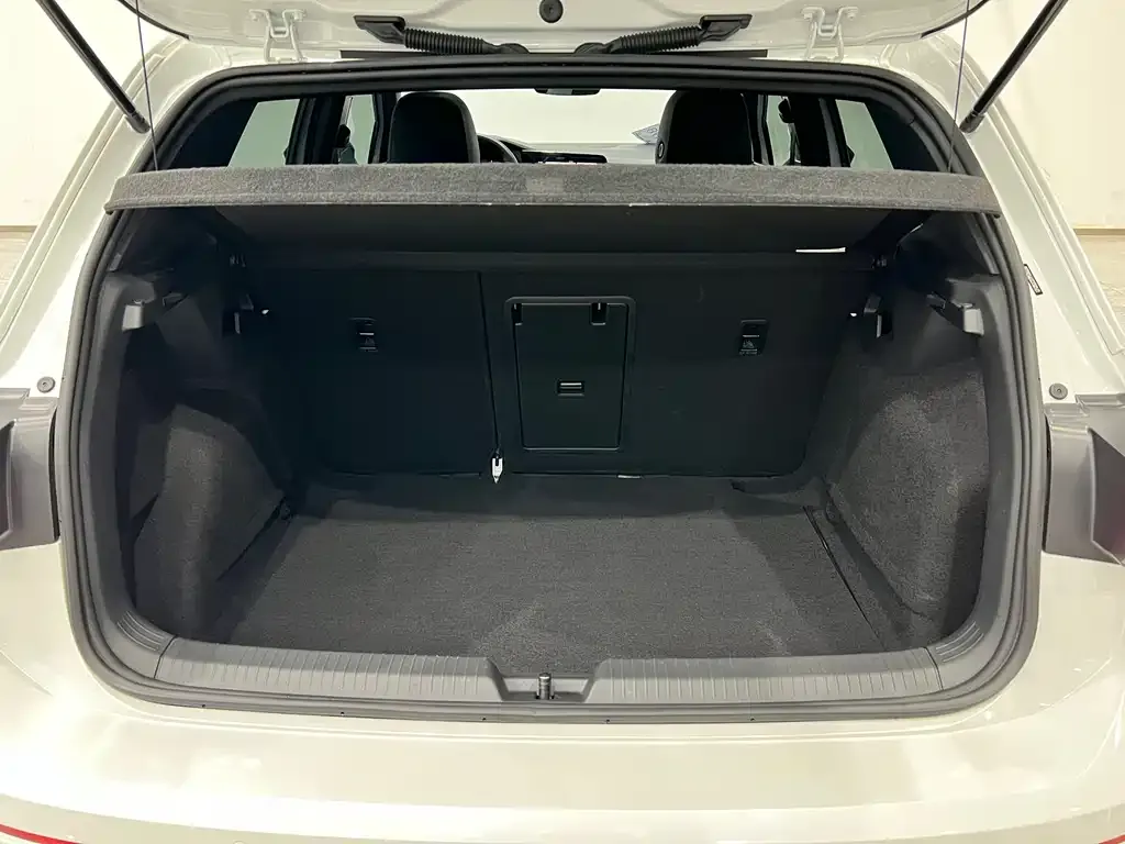 Volkswagen Golf 2024 из CN, фото 3