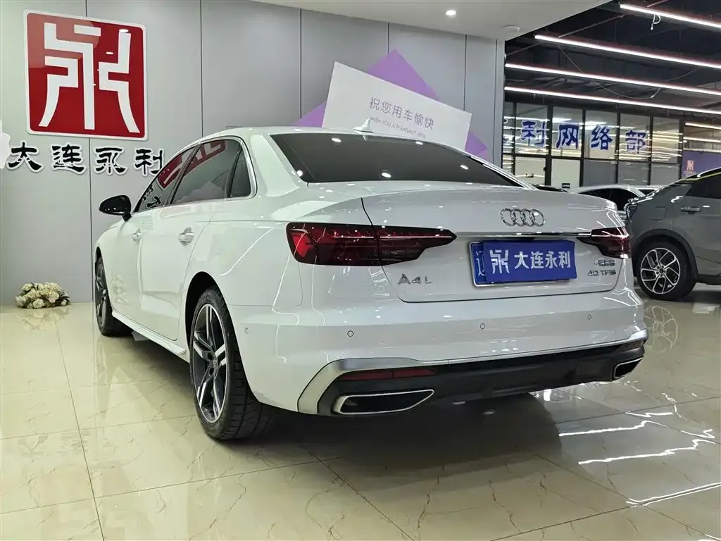 Audi A4L 2021 из CN, фото 3