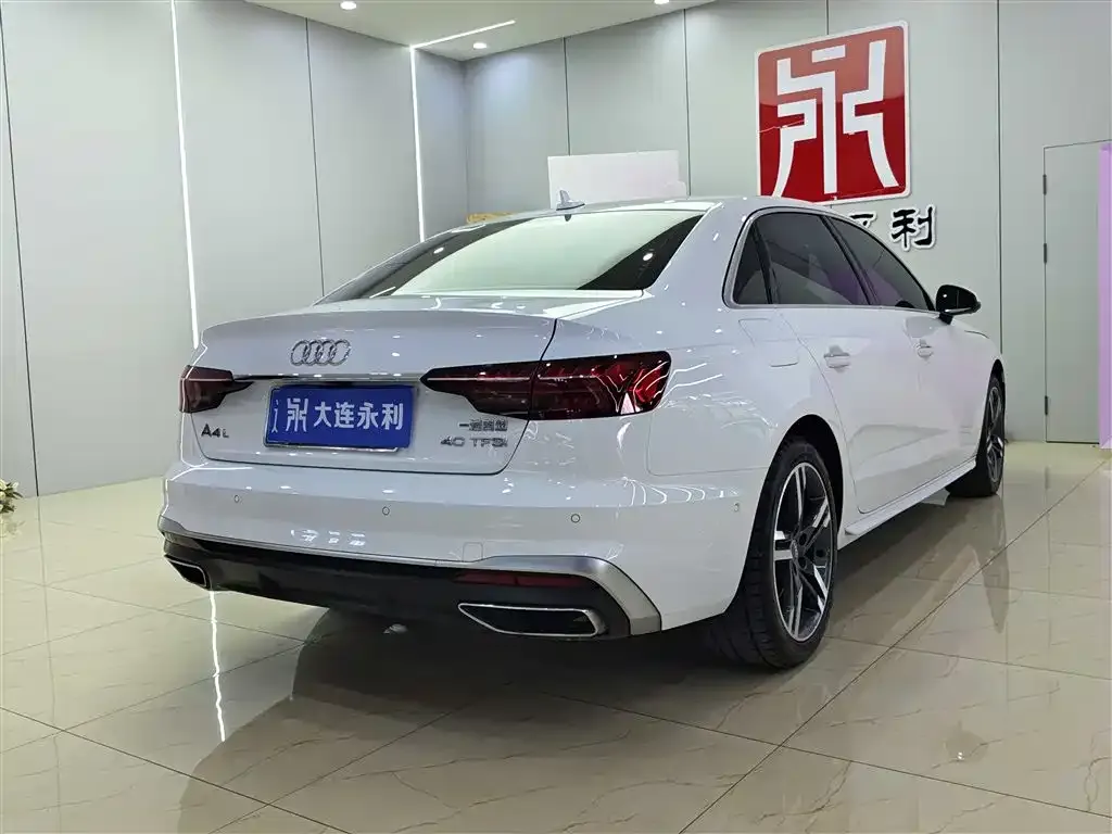 Audi A4L 2021 из CN, фото 2