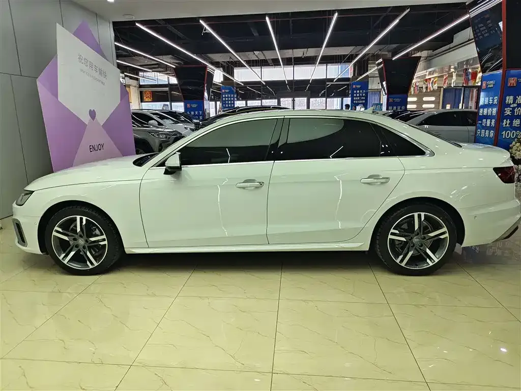 Audi A4L 2021 из CN, фото 9