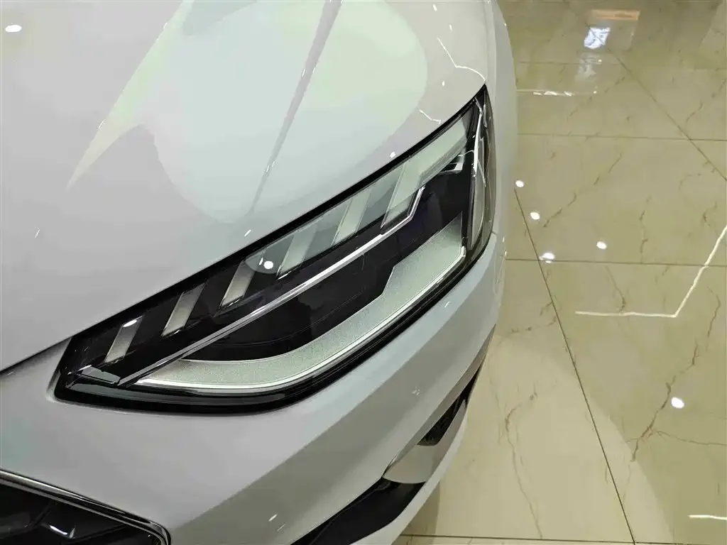 Audi A4L 2021 из CN, фото 8