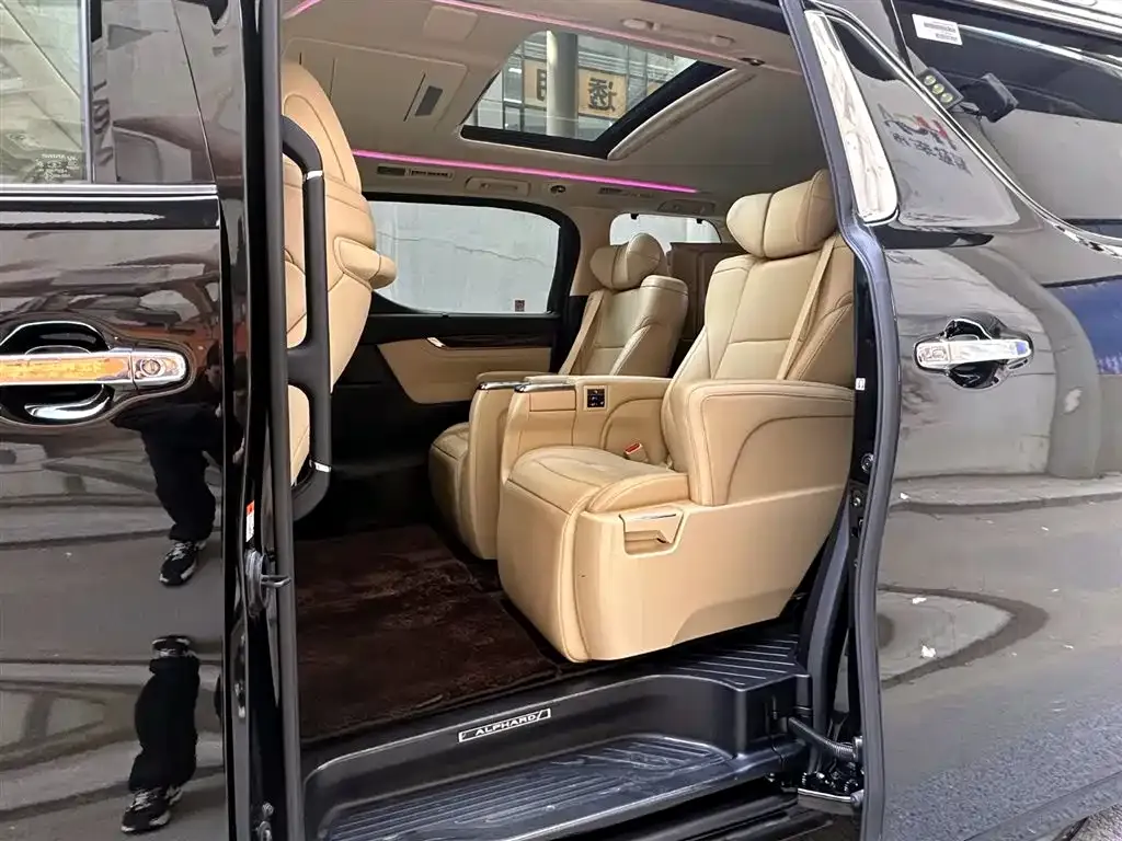 Toyota Alphard 2023 из CN, фото 7