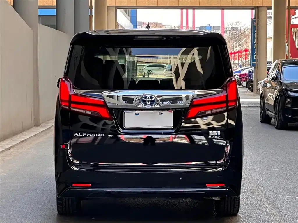 Toyota Alphard 2023 из CN, фото 3