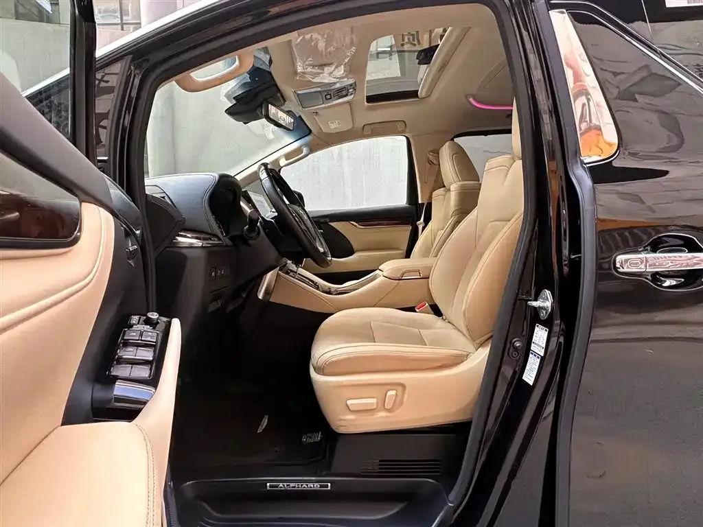 Toyota Alphard 2023 из CN, фото 2