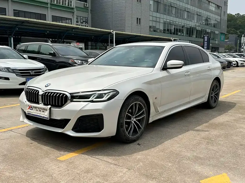 BMW 5 Series — фото 1