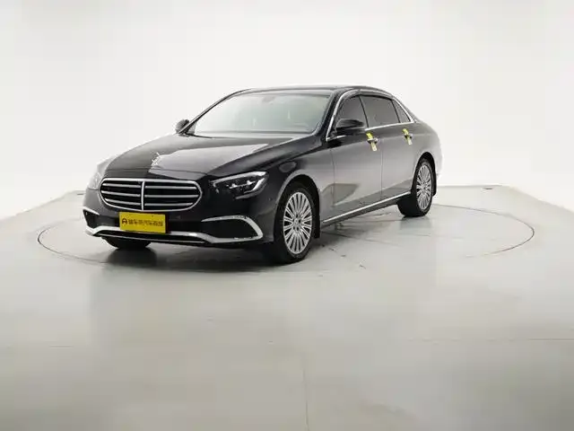 Mercedes-Benz E-Class — фото 1