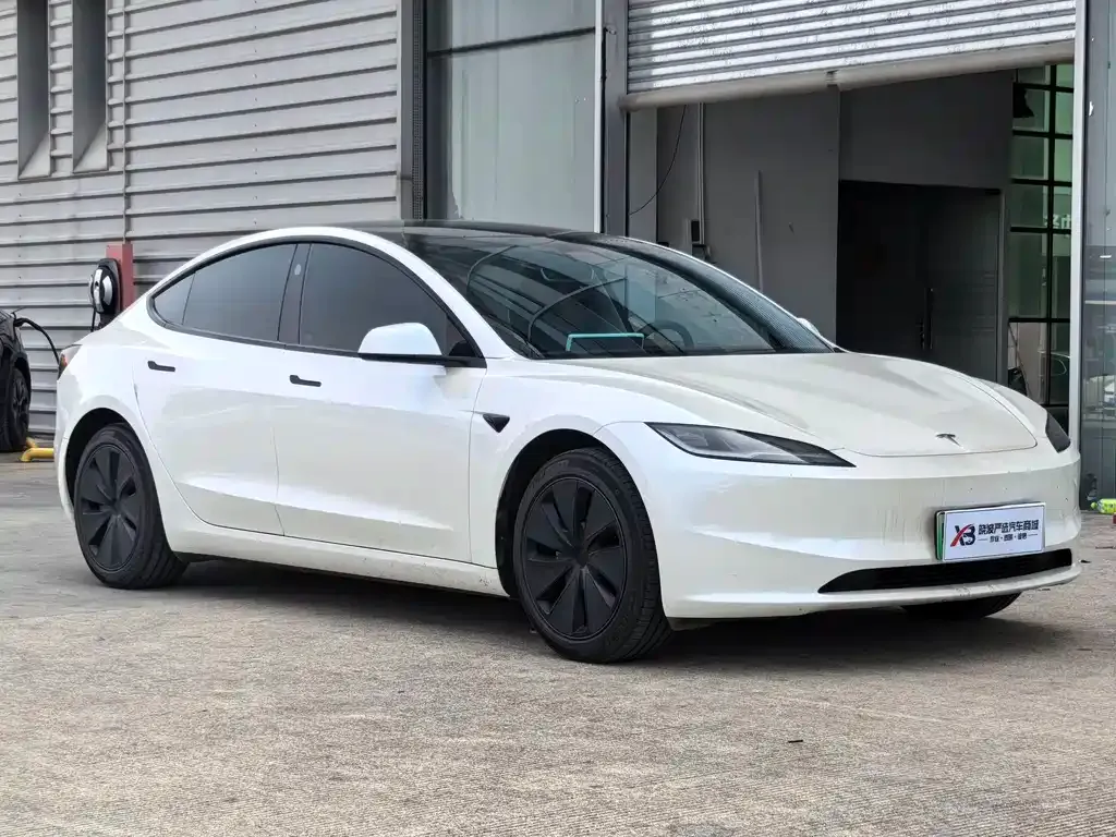 Tesla Model 3 — фото 2