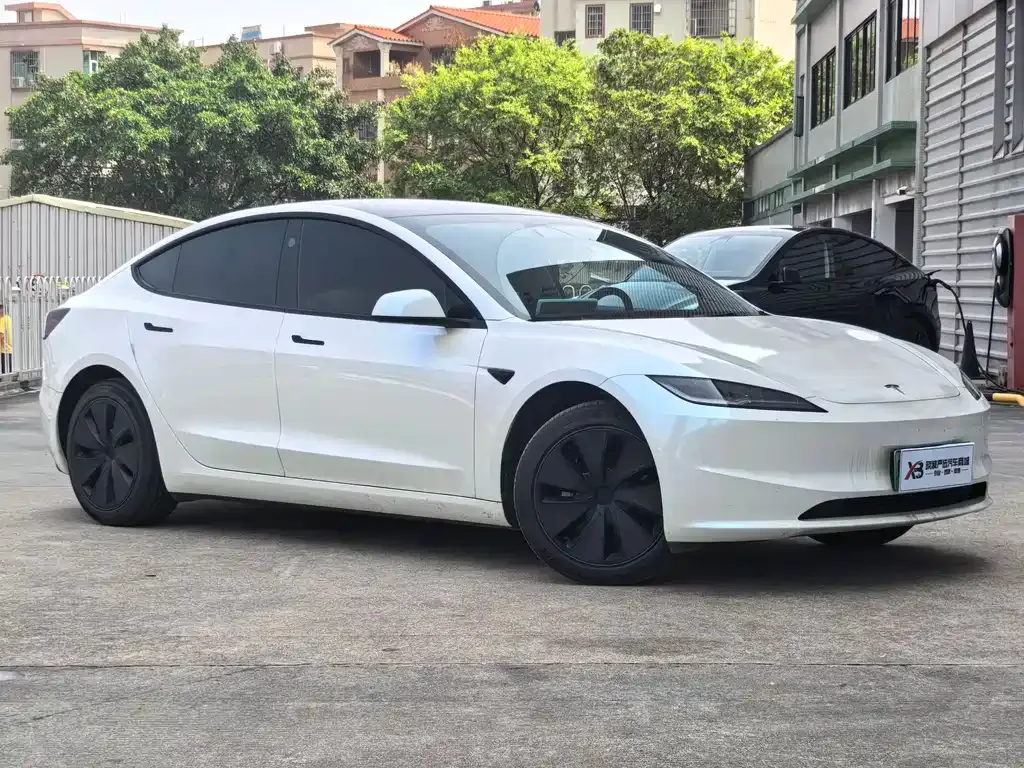Tesla Model 3 — фото 7