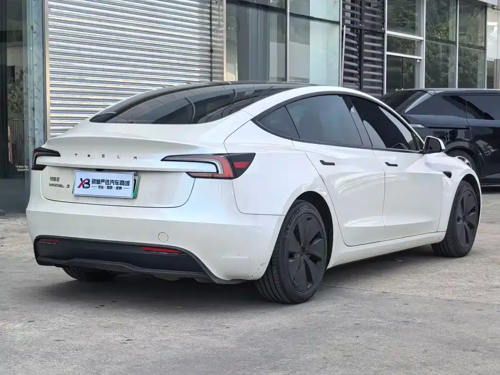 Tesla Model 3 — фото 9