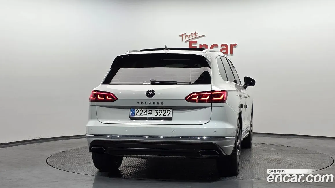Volkswagen Touareg — фото 7