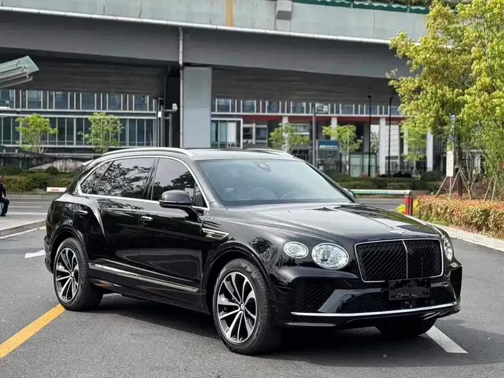 Bentley Bentayga 2024 из CN, фото 7