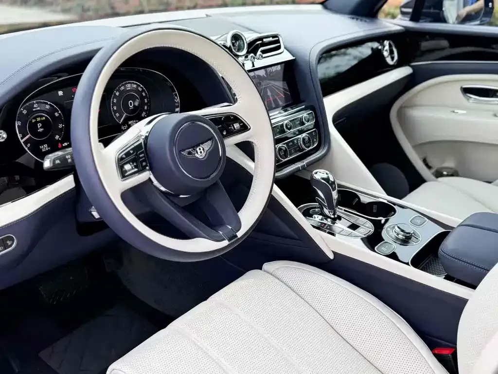 Bentley Bentayga 2024 из CN, фото 5