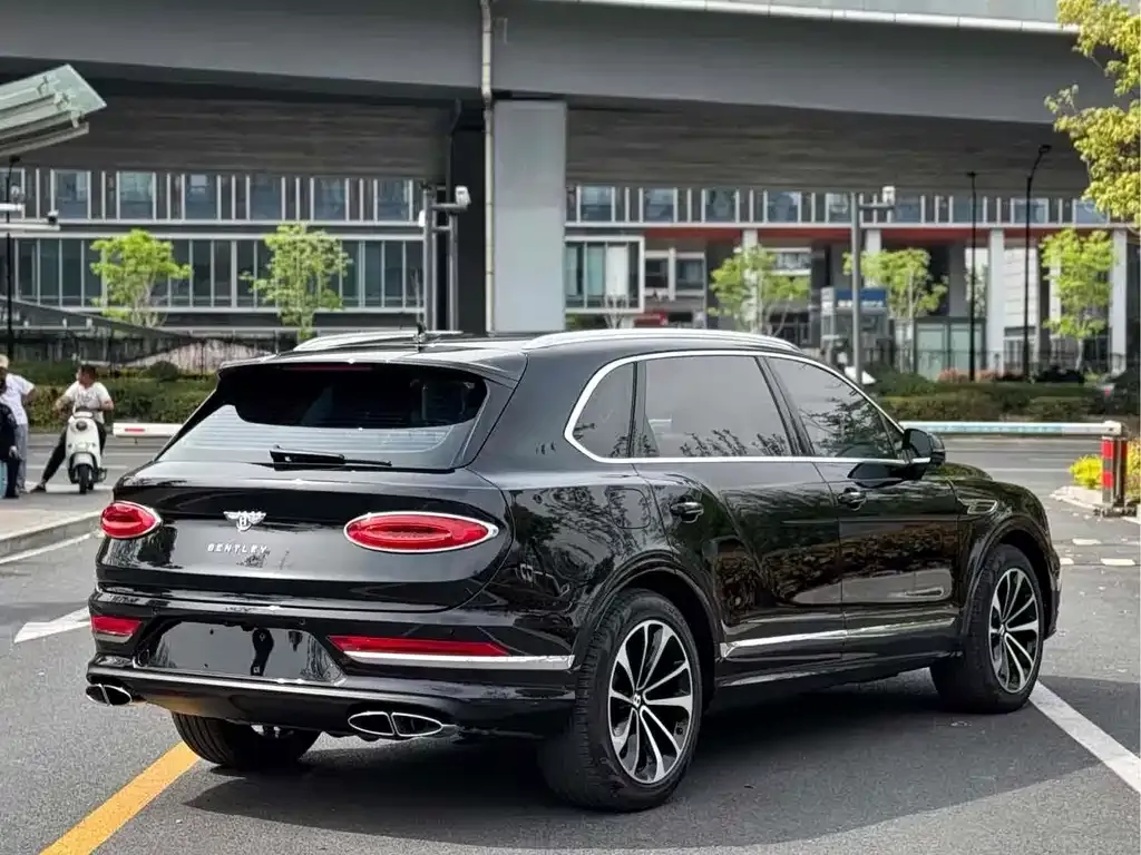 Bentley Bentayga 2024 из CN, фото 4