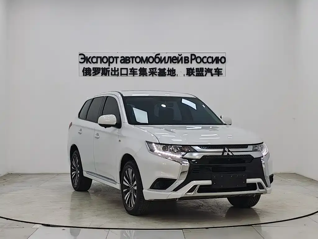Mitsubishi Outlander — фото 7