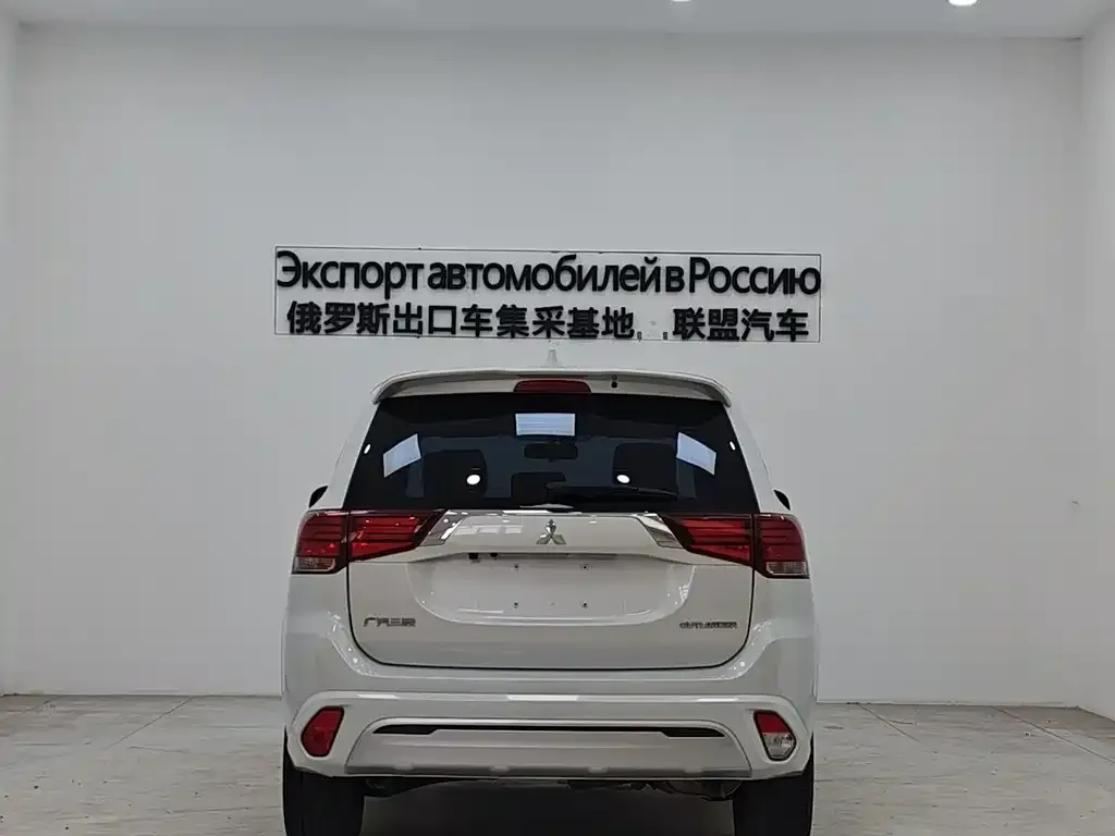 Mitsubishi Outlander — фото 2