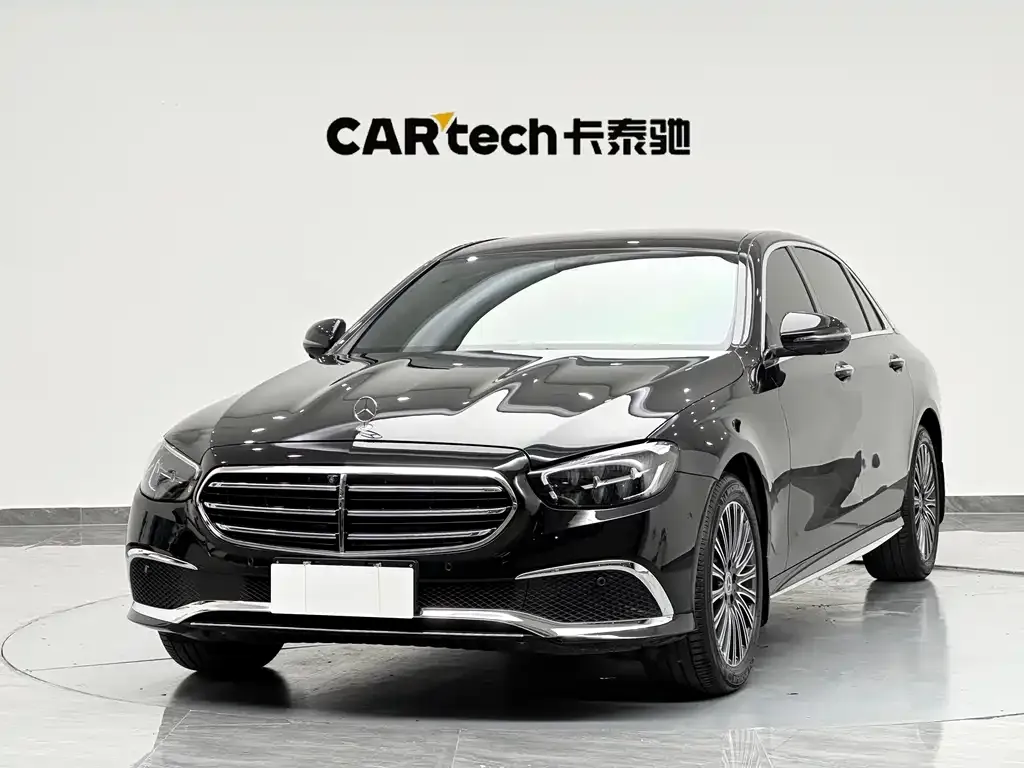 Mercedes-Benz E-Class — фото 1