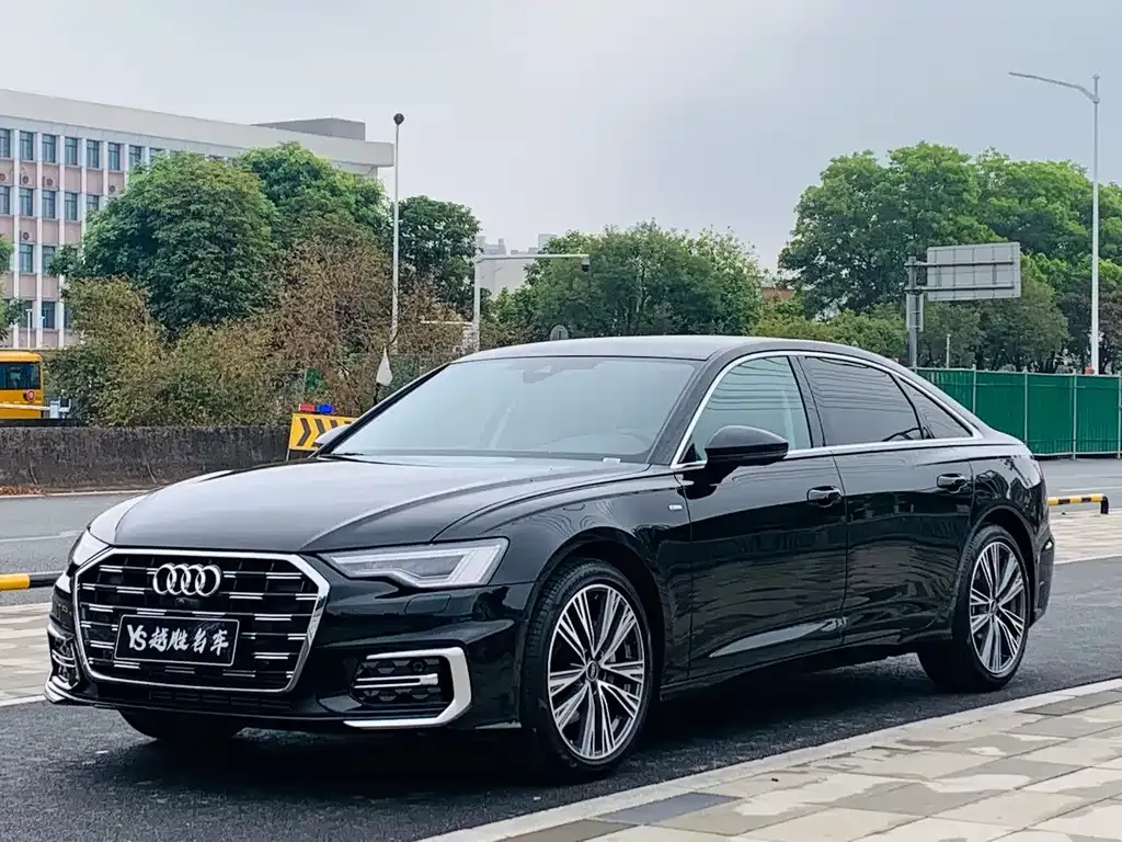 Audi A6L — фото 1