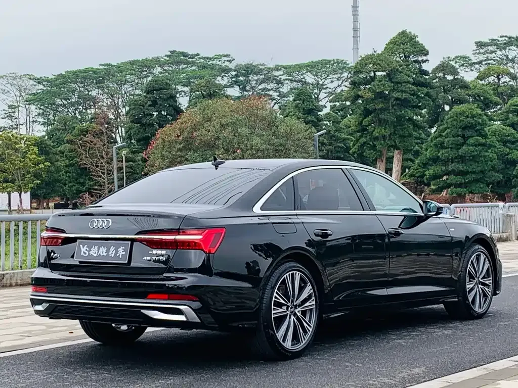 Audi A6L — фото 9