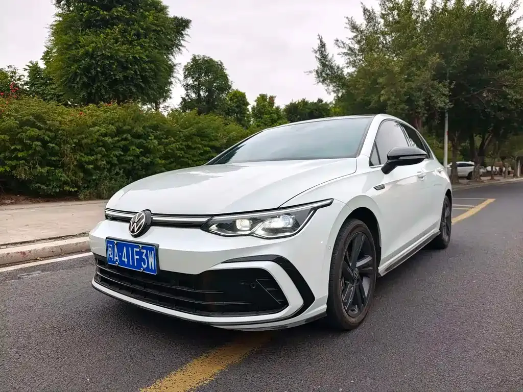 Volkswagen Golf 2023 из CN, фото 1